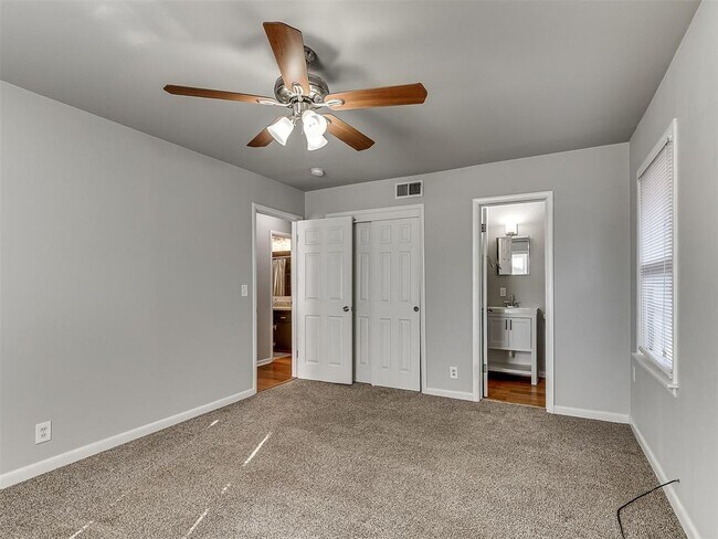 Building Photo - 2641 Kent Dr