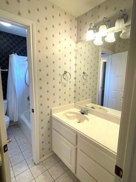 Building Photo - 8028 Bottlebrush Dr