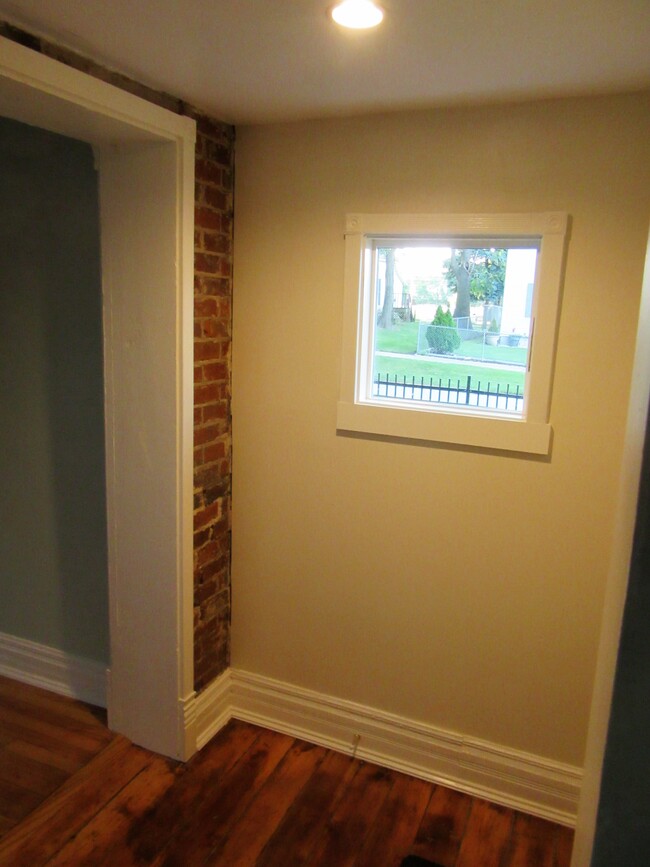 front entry foyer - 105 W Vine St