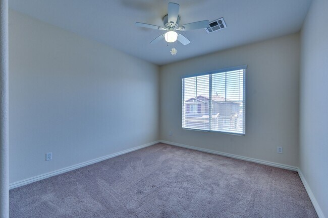 Building Photo - NW 3 bedroom!! Community Pool!! Playground...