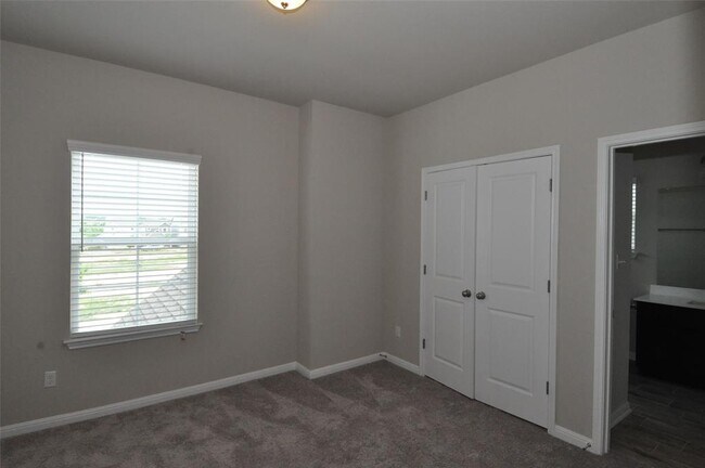 Building Photo - 1621 Bella Dr