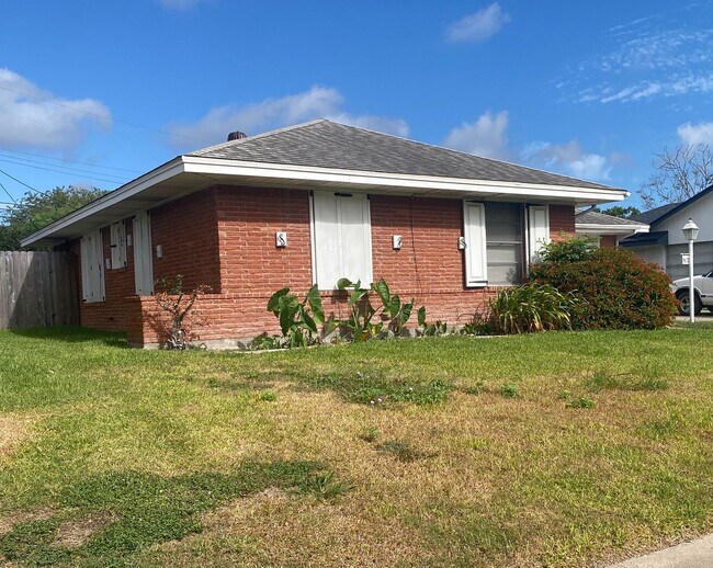 Building Photo - 4637 Calvin Dr