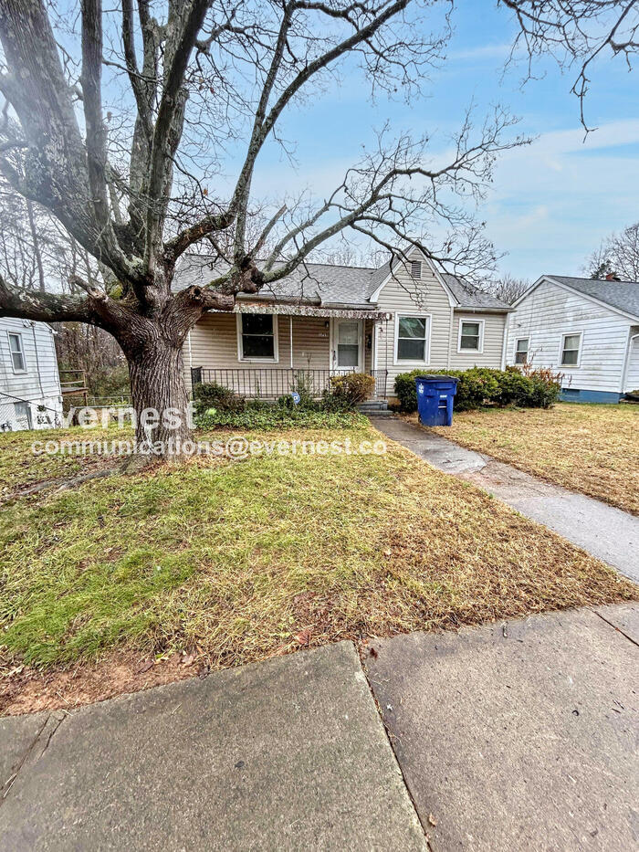 Building Photo - 1715 Longview Dr