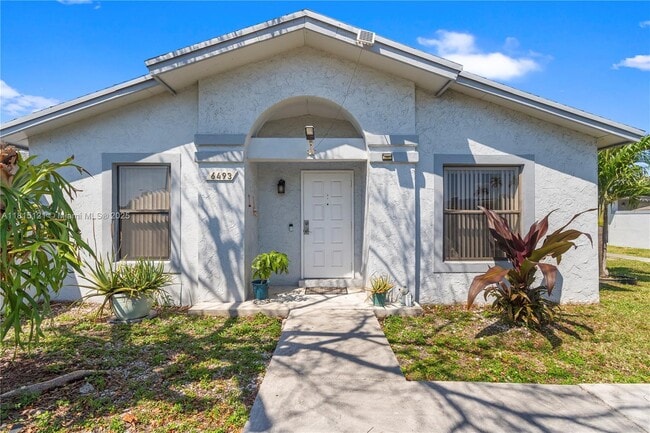 Building Photo - 6493 SW 152nd Pl