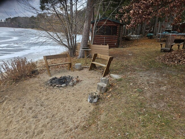 Building Photo - Cozy Cabin on the Old Silver Lake