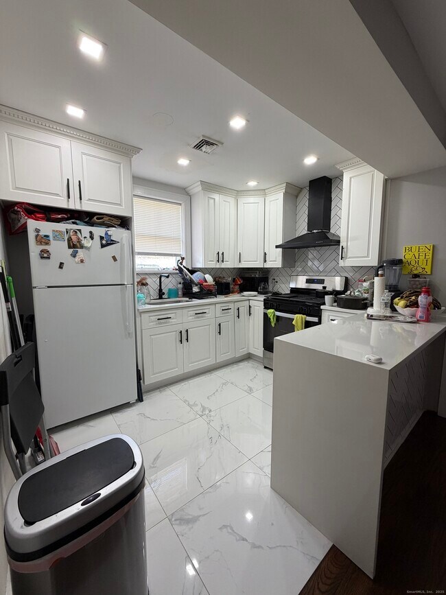 Building Photo - 2964 State St