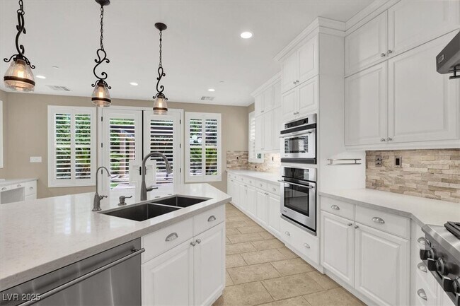 Building Photo - 74 Contrada Fiore Dr