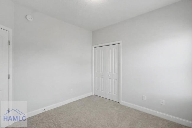 Building Photo - 20 Fuller Wy NE