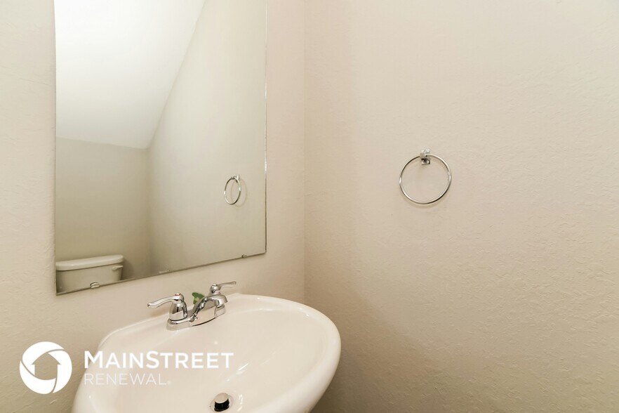 Building Photo - 517 Firethorn Ct