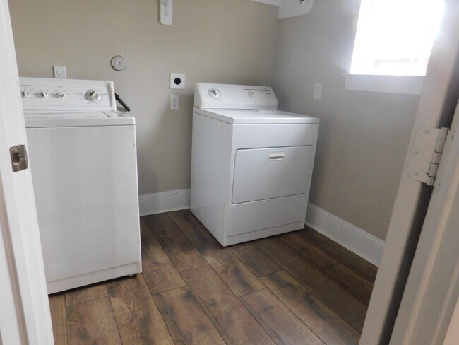 Building Photo - 4803 Forest Ct