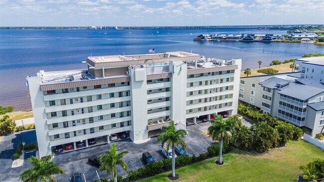 Building Photo - 1500 Park Beach Cir