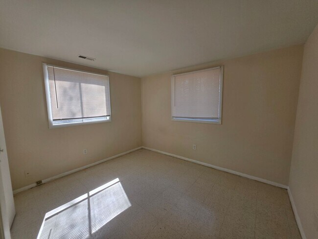 Building Photo - Move In Ready 3 Bedroom Home!