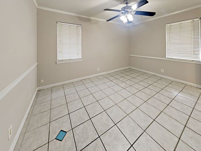 Building Photo - No Application Fees* $500 off 1st Months R...