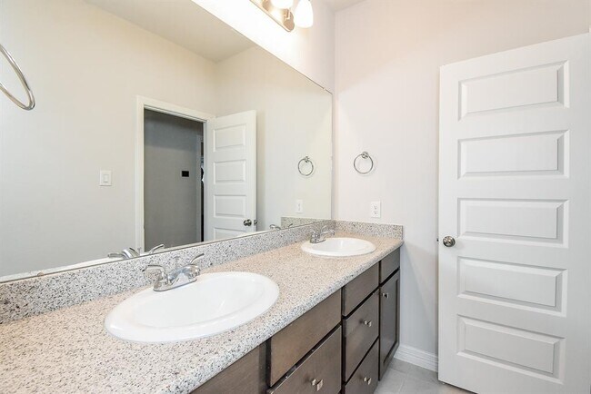 Building Photo - 6634 Albany Forest Ct