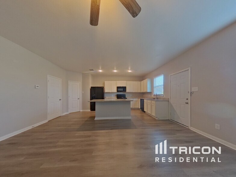 Building Photo - 1335 Coltview Pl