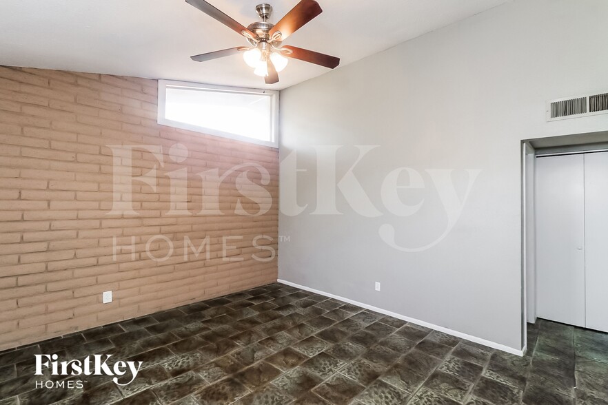 Building Photo - 3320 S Margo Dr