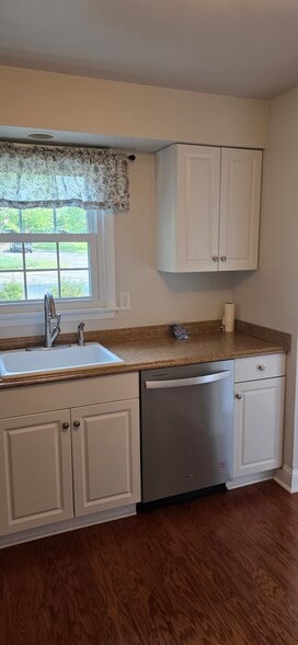 Building Photo - 349 Burdock Ct