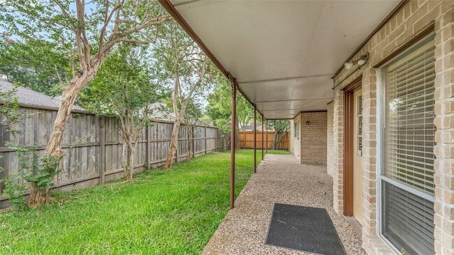 Building Photo - 10919 Paulwood Dr