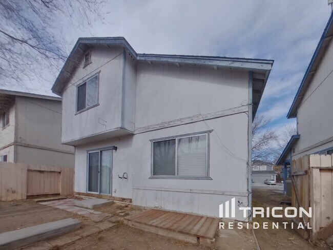 Building Photo - 1676 Round Mountain Cir