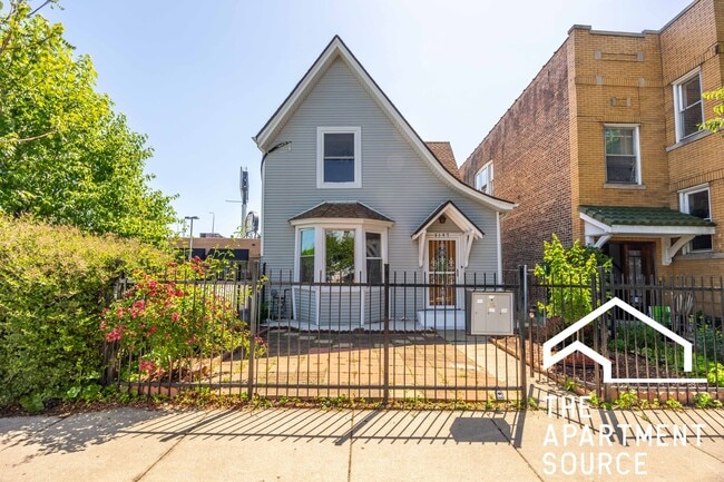 Building Photo - 3147 N Spaulding Ave