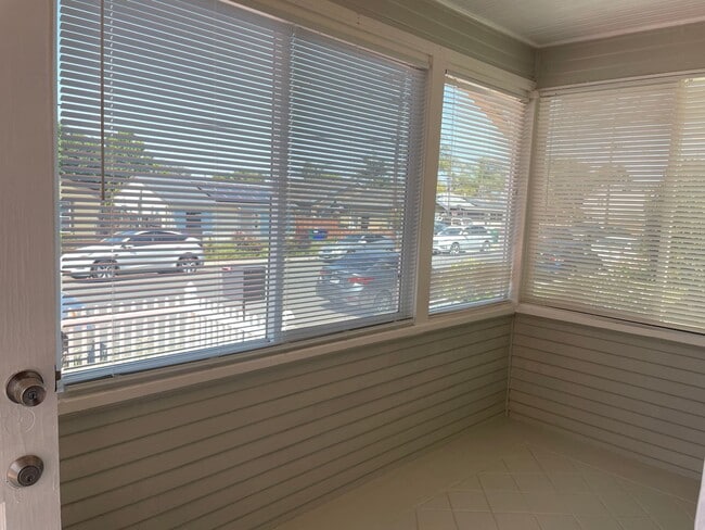 Building Photo - Gorgeous 2-bedroom house for rent! Best De...