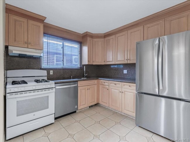 Building Photo - 58-52 208th St