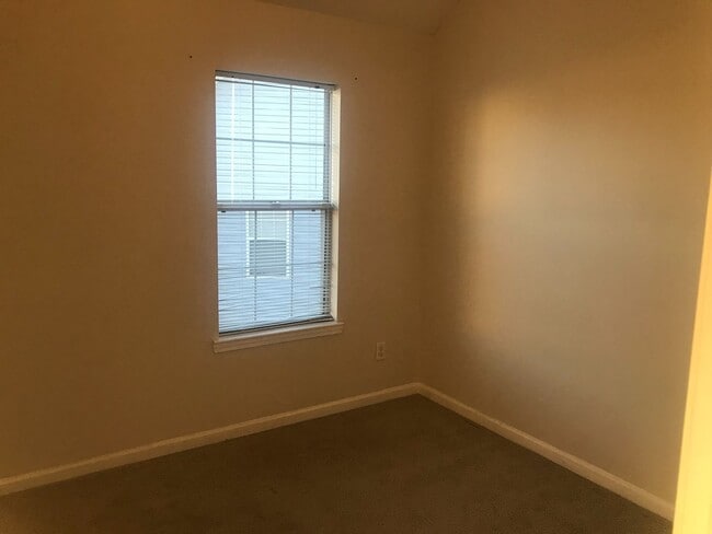 Building Photo - Beautiful split level home with 3 bedrooms, 2.5 baths