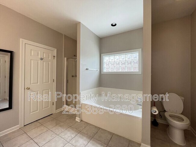 Building Photo - 5630 Arialo Dr