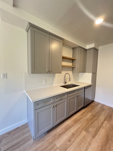 Building Photo - 1322 Amherst Ave