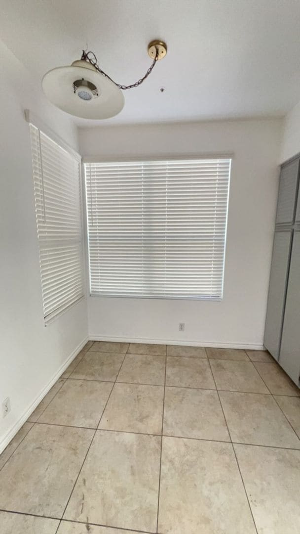 Building Photo - Welcome Home to This Spacious Fontana Rental!!