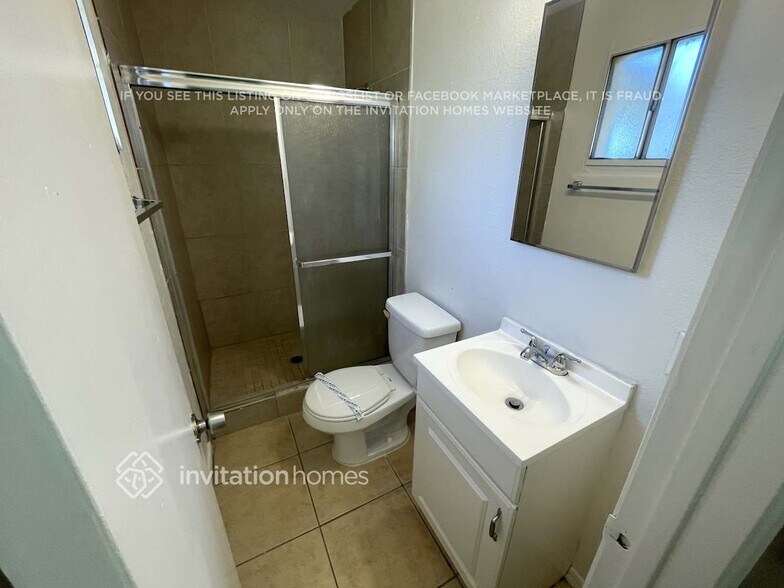 Building Photo - 5909 W Coronado Rd