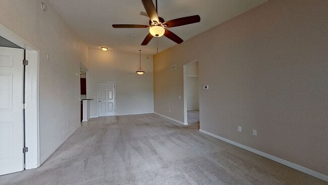 Building Photo - FIRST MONTH FREE OF RENT IF MOVE IN BY JUN...