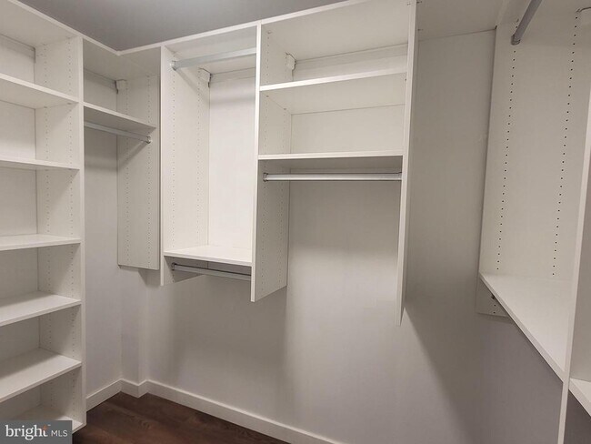 Building Photo - 241 S 6th St