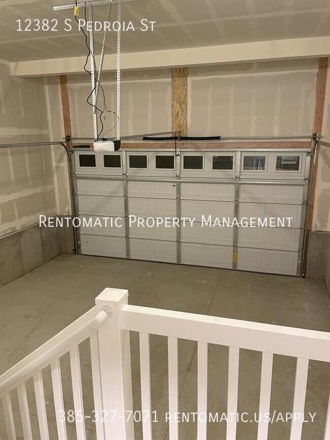 Building Photo - 12382 Pedroia St