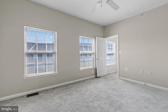 Building Photo - 21844 Kelsey Square
