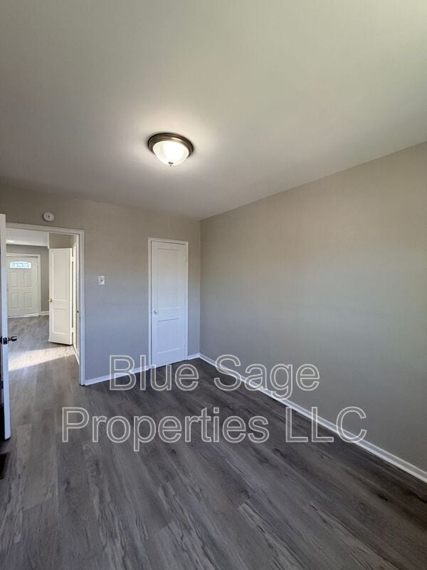 Building Photo - 1012 Burnside Rd