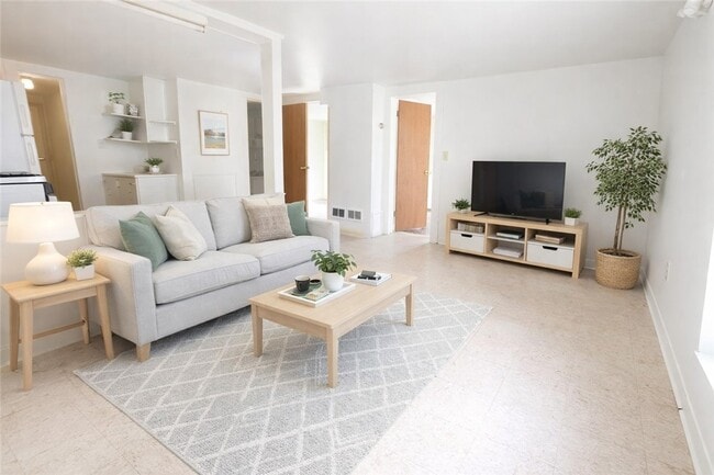 Building Photo - 130 E Elisha St