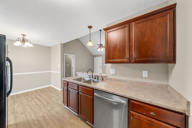 Building Photo - 3 Bedroom Pet Friendly Home For Rent Close...
