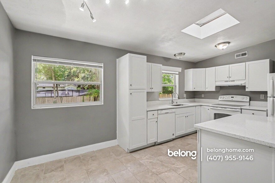 Building Photo - 1518 Oranole Rd