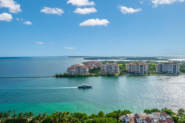 Building Photo - 100 South Pointe Dr