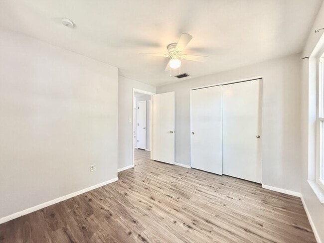 Building Photo - 1501 S Hillcrest Ave
