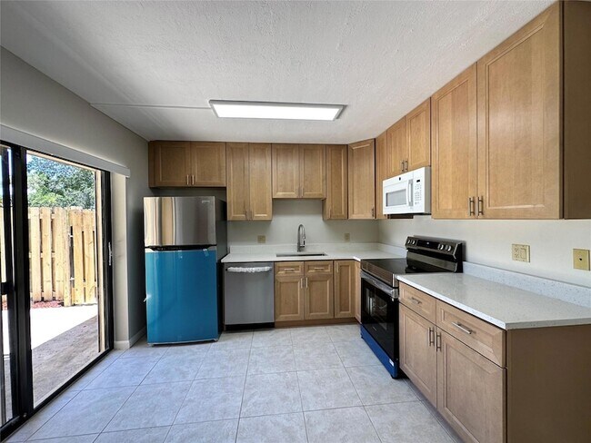Building Photo - 2903 SW 22nd Cir
