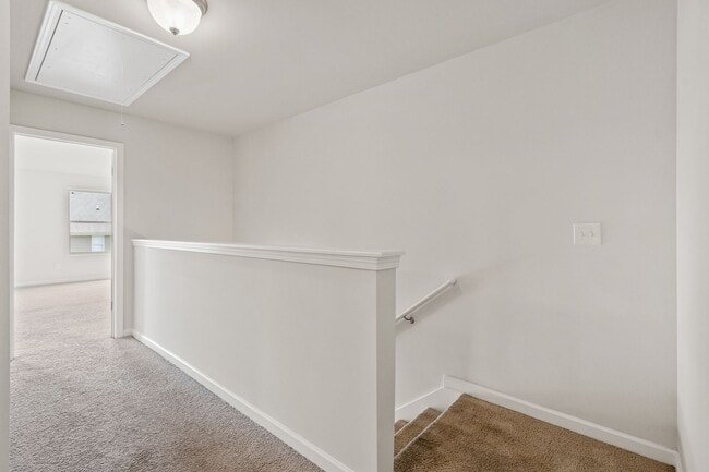 Building Photo - 3 Bedroom Townhome in Jonesboro!