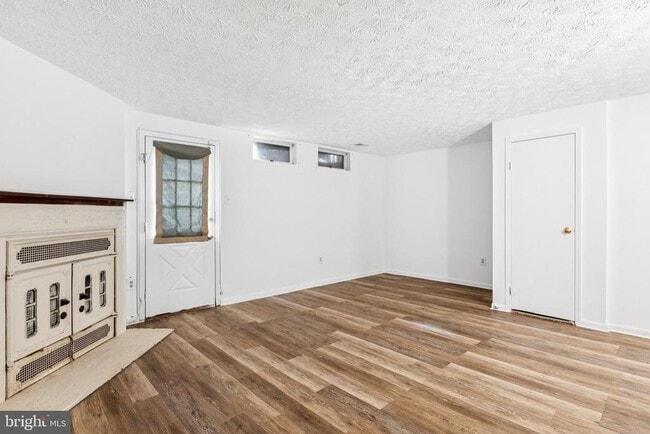 Building Photo - 15537 N Oak Ct