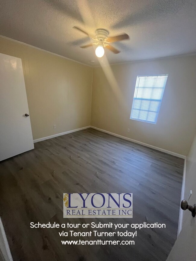 Building Photo - Holiday Special!!!!!