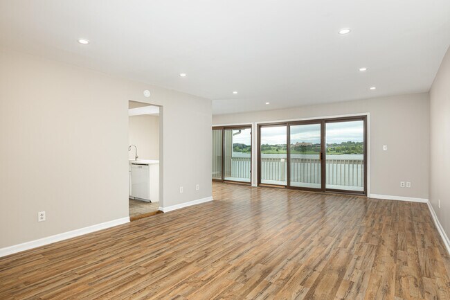 Building Photo - 893 Cliffs Dr