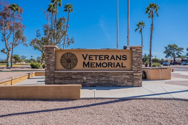 Building Photo - 650 S Arrowwood Way