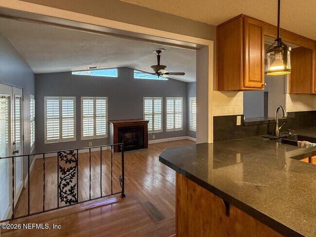 Building Photo - 360 Canis Dr W