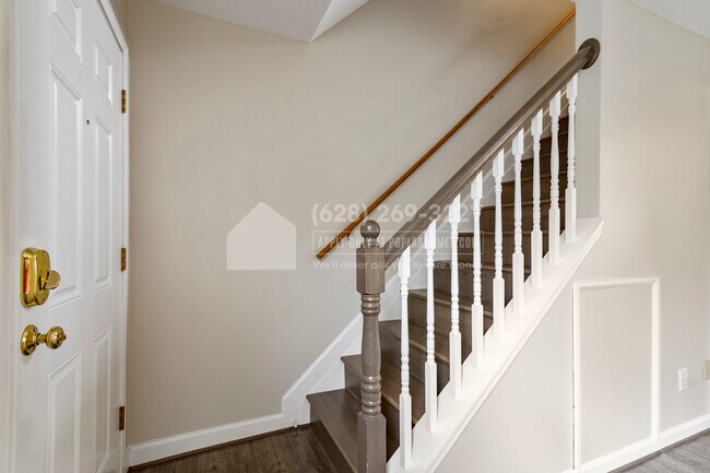Building Photo - 2614 Kent Village Dr