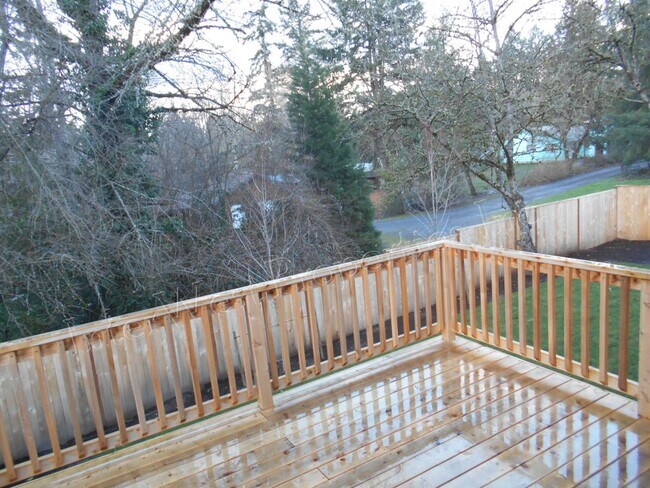 Building Photo - 3+ BED 2.5BA TIGARD HOME WITH DEN, SOAKER ...
